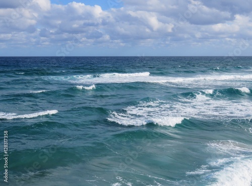 Ocean Waves and Horizon