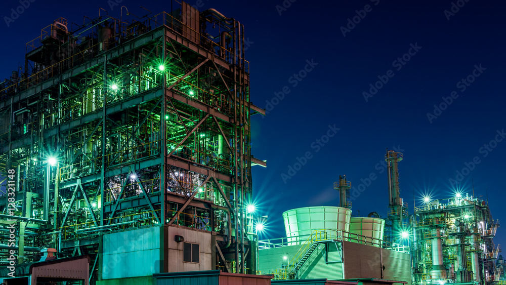 川崎の石油コンビナート夜景
