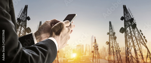 фотографія Businessman using smart phone with blurred defocus double exposure panoramic cit