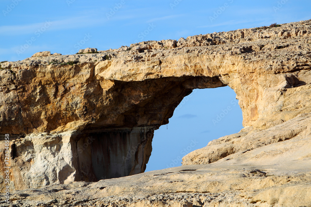 Klifowe wybrzeże w rejonie Azure Window na maltańskiej wyspie Gozo