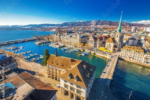 Fototapeta Naklejka Na Ścianę i Meble -  Historic Zürich city center with famous Fraumünster Church, Zürich lake and Limmat river, Switzerland