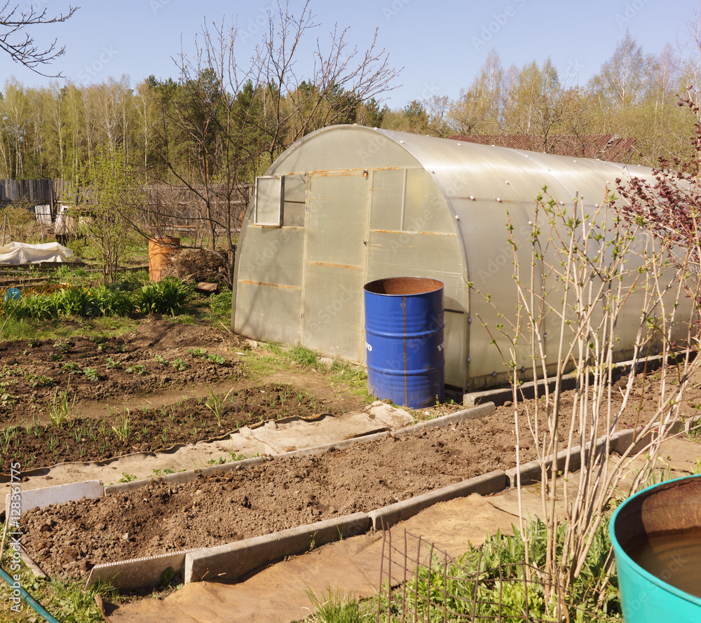 Modern Polycarbonate Greenhouse in Allotments for Growing Vegetables, Glasshouse Made of Polycarbonate, Farmland with Glasshouse, Plant Nursery, Sunlight Semicircle Hothouse, Self-sustaining Modern Polycarbonate Greenhouse in Allotments for Growing Vegetables, Glasshouse Made of Polycarbonate, Farmland with Glasshouse, Plant Nursery, Sunlight Semicircle Hothouse, Self-sustaining