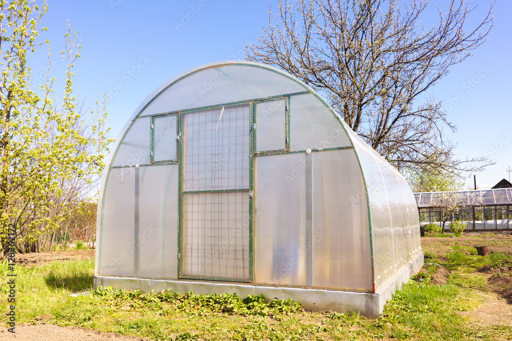 Modern Polycarbonate Greenhouse in Allotments for Growing Vegetables, Glasshouse Made of Polycarbonate, Farmland with Glasshouse, Plant Nursery, Sunlight Semicircle Hothouse, Self-sustaining
