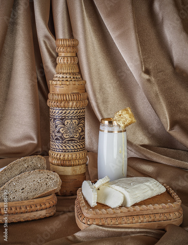 Obraz na płótnie organic milk in glass honey, almonds and goat cheese w salonie