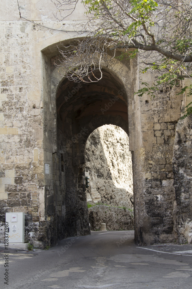 Cagliari: porta di San Pancrazio del quartiere Castello - Sardegna