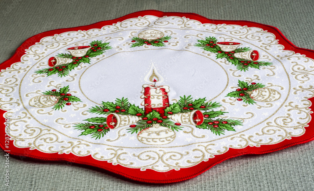 wigilijny stół, tradycyjne dekoracyjne obrusy świąteczne haftowane,  wyszywane Stock Photo | Adobe Stock