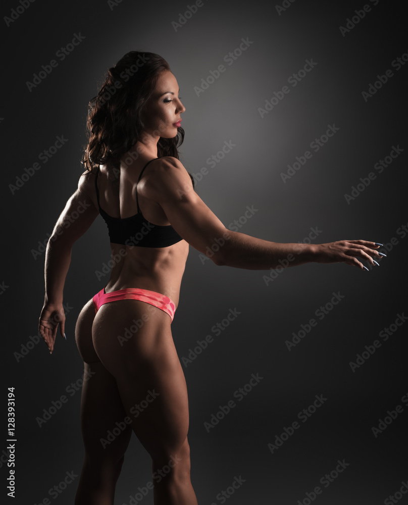 Sania Fitness Posing – Women's Bodybuilding Posing Coach.