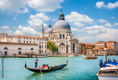 Fototapeta Naklejka Na Ścianę i Meble -  Gondola on Canal Grande with Basilica di Santa Maria della Salute, Venice, Italy
