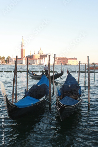 Gondeln in Venedig, Blick auf San Giorgio Maggiore © Inka