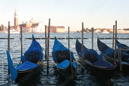 Gondeln in Venedig © Inka