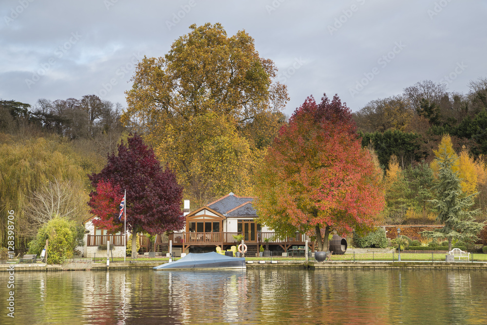 Fototapeta premium Riverside In Autumn