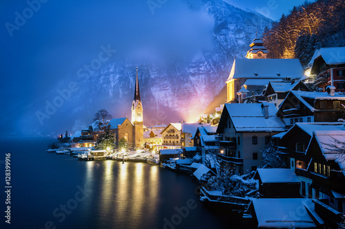 Obraz na płótnie Winter View of Hallstatt, traditional austrian wood village, UNESCO world culture heritage site. Christmas view. w salonie