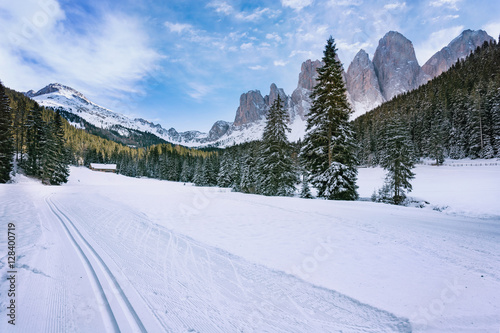 Obraz na płótnie Winter views of the Geisler or Odle Dolomites mountain peaks in the Val di Funes (Villnosstal) in Italy. The surroundings of the village Santa Maddalena. Beautiful places for nordic ski. w salonie