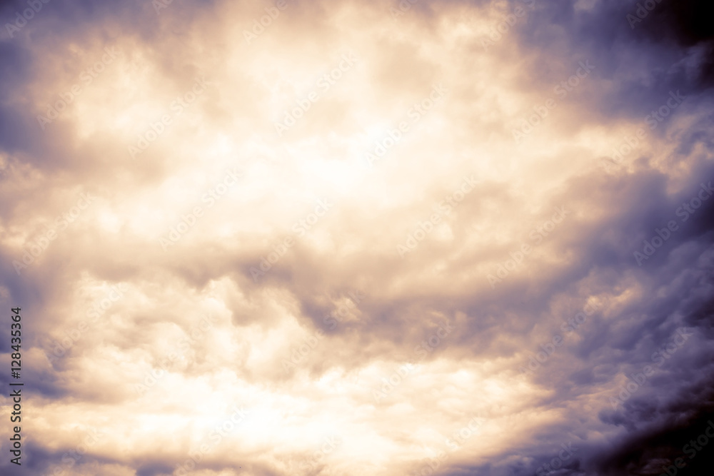 Naklejka premium Ominous Grey Storm Clouds Filtered