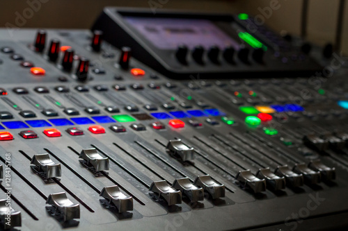 The digital studio mixer