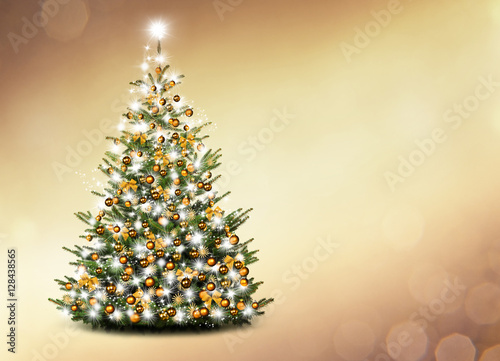 Christbaum vor Goldenem Hintergrund