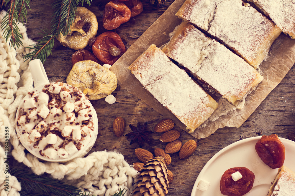 Fototapeta premium strudel with dried fruits