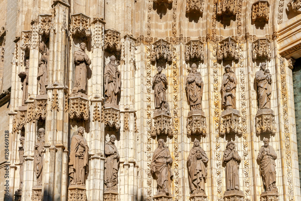 Sevilla. Sculptures on Cathedral.