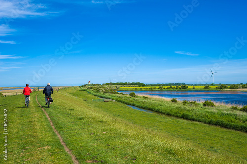 Hochwasserdeich mit Leuchtturm bei Westermarkelsdorf photo