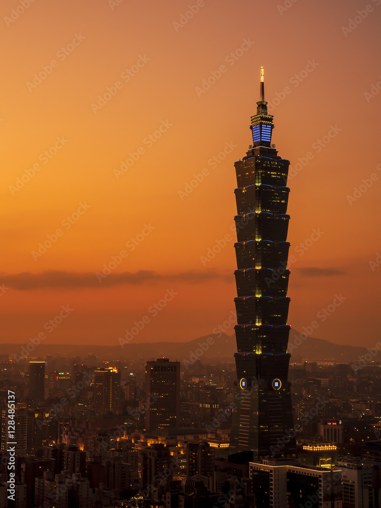 Sunset of cityscape nightlife view of Taipei 4