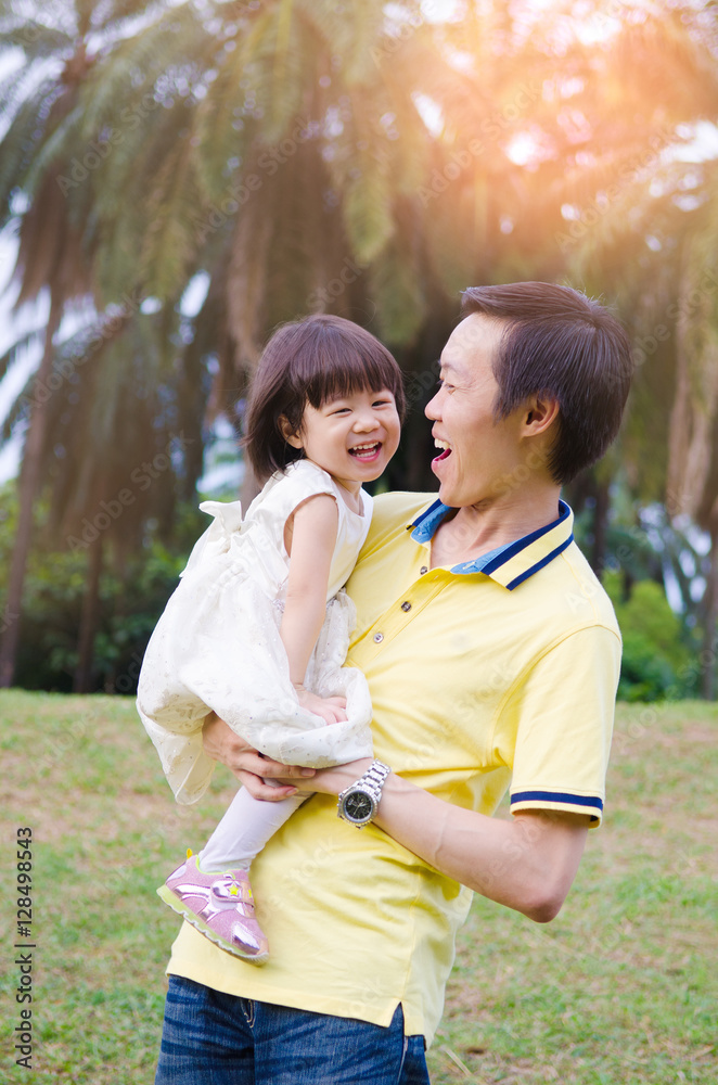 Fototapeta premium Asian father and daughter