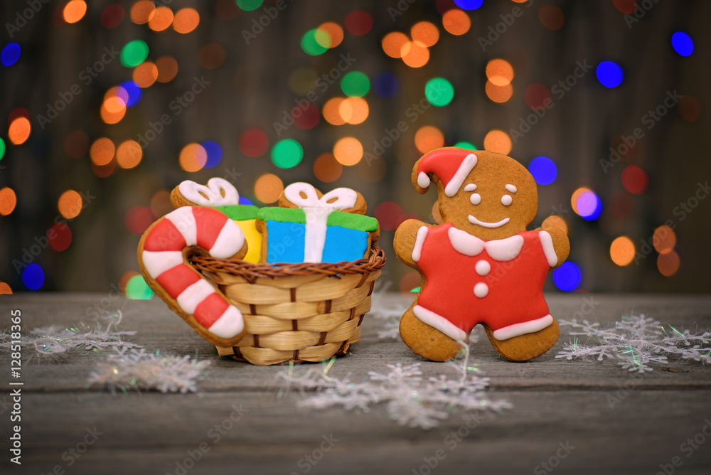Obraz premium Christmas homemade gingerbread cookies on table