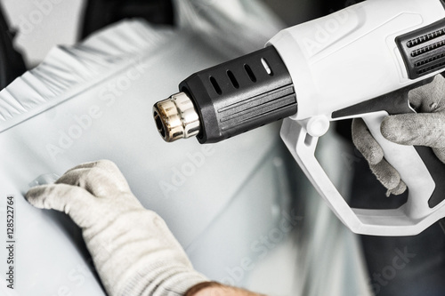 profi foliert auto mit matt grauer folie und heißluftföhn car wrapping auto folierung folieren