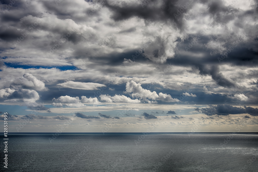 Obraz premium Beautiful sky over the sea after the storm. High Dynamic Range photo