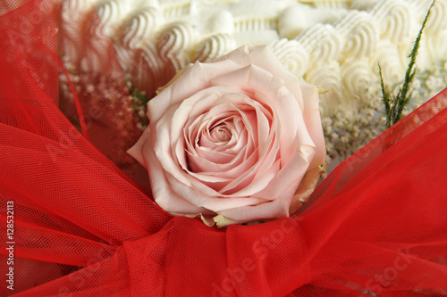 Rosa sulla torta di Nozze - matrimonio - guarnizione photo