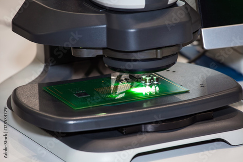 Ergonomic eyepieceless stereo microscope with high performance stereo viewer for a wide range of precision tasks requiring magnification