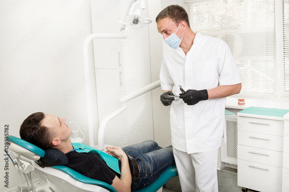 Obraz premium Dental treatment in the dental clinic