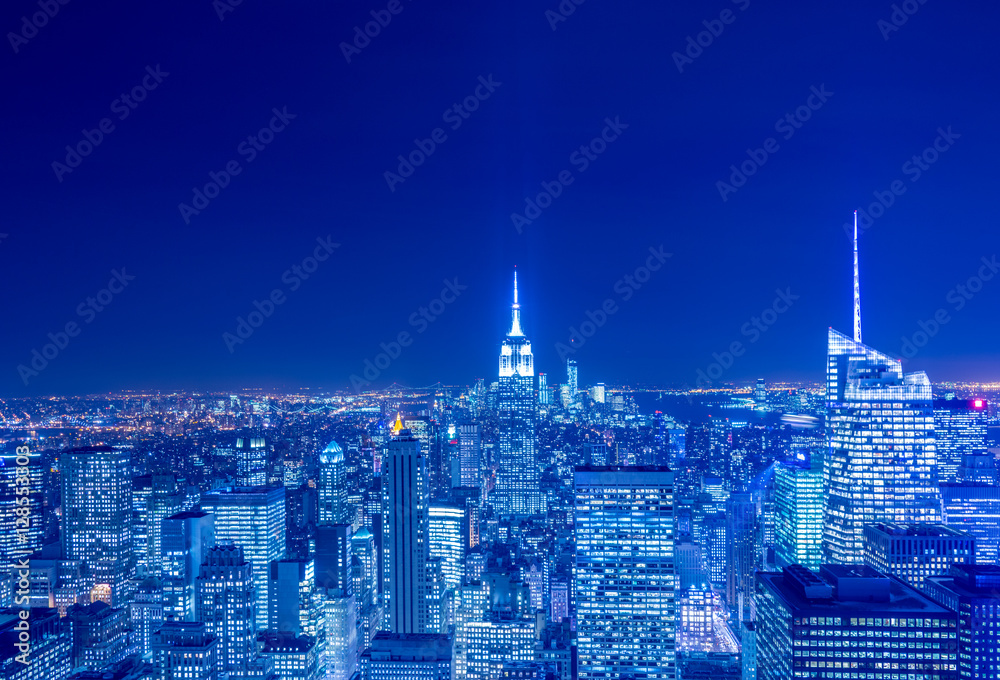 Fototapeta premium Night view of New York Manhattan during sunset