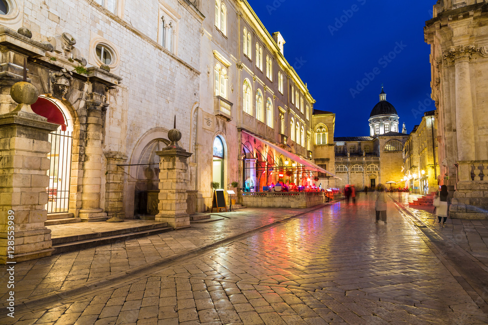 Fototapeta premium Walking street in Dubrovnik