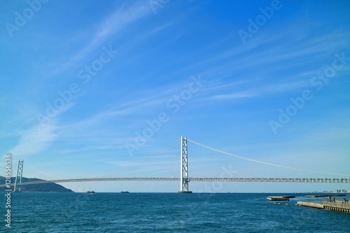 マリンピア神戸から見る明石海峡大橋