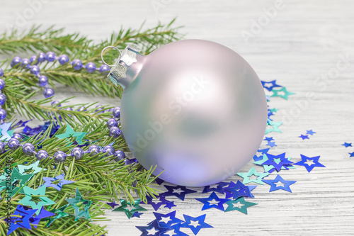 Рождественские шары и украшения
