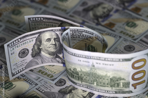 фотографія Three hundred us dollar bills standing on hundred us dollar banknotes background
