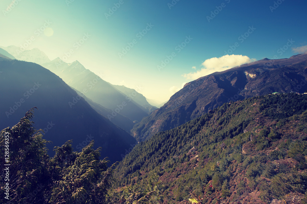 Fototapeta premium beautiful mountain landscape on the way to everest base camp. sagarmatha national park. nepal