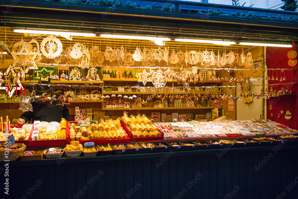 Verkaufsstand am Weihnachtsmarkt, Christkindelmarkt, Österreich