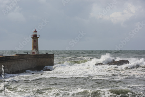 Breaker of Atlantic Ocean at Felgueiras lighthouse / Douro 川の河口、大西洋への出口にあるFelgueiras 灯台の風景