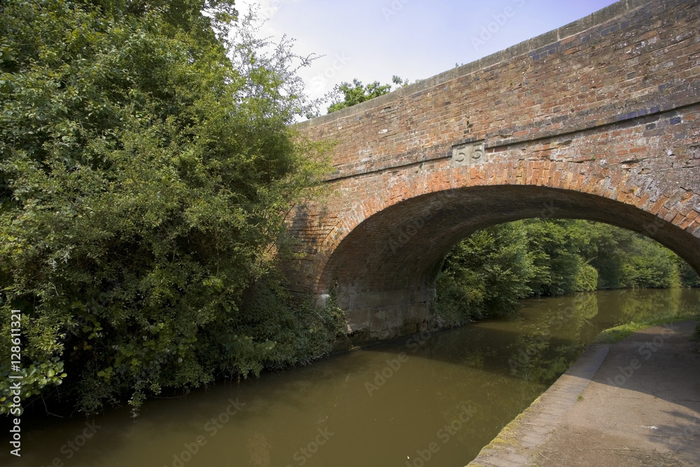 views from the towpath worcester and birmingham canal worestersh