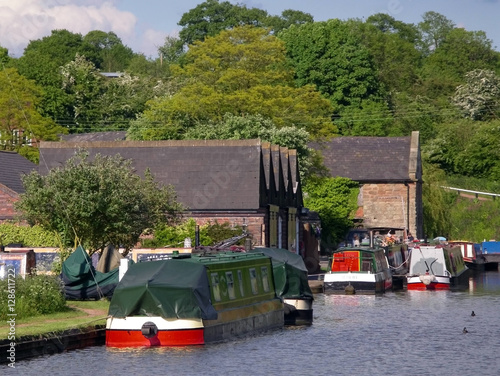 views from the towpath worcester and birmingham canal worestersh