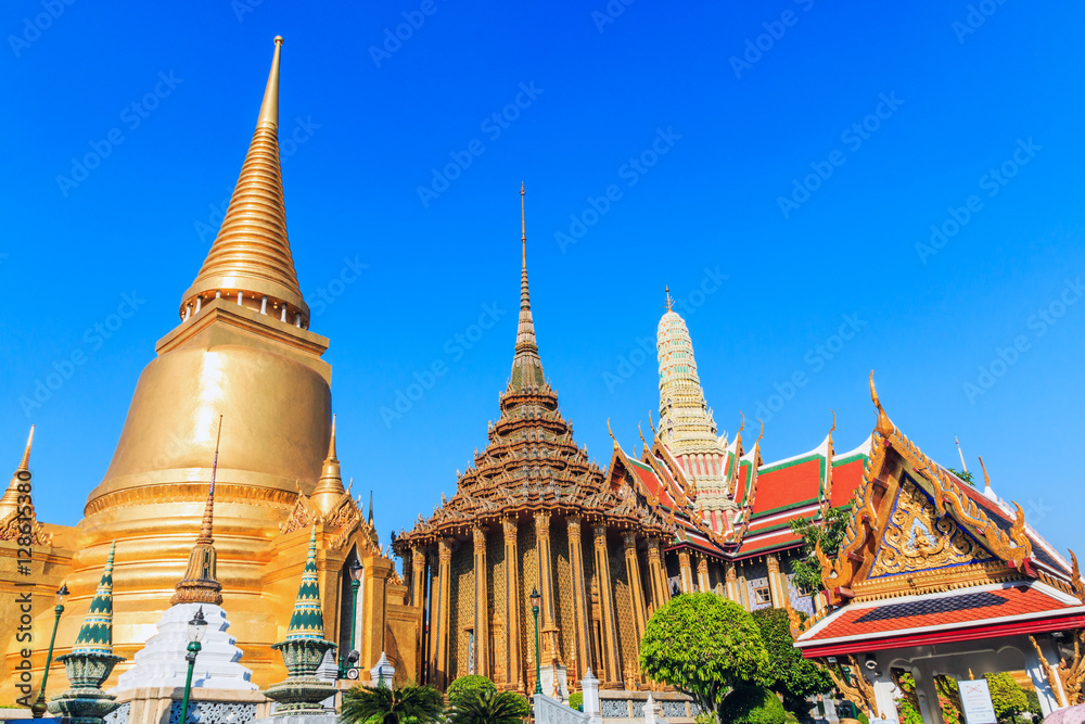 Fototapeta premium Thailand, Bangkok. Wat Phra Kaeo. Thailand's holiest temple.
