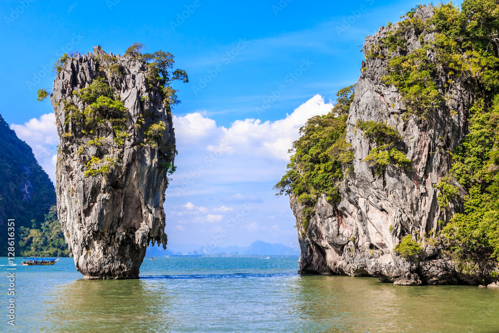 Fototapeta premium Thailand. James Bond Island in Phang Nga Bay.