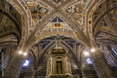 details of the battistero di san Giovanni  Siena  Italy