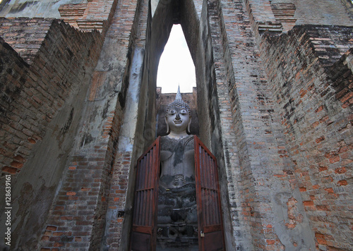 Wat Si Chum (temple) in Sukhothai historical park, Sukhothai, Th photo