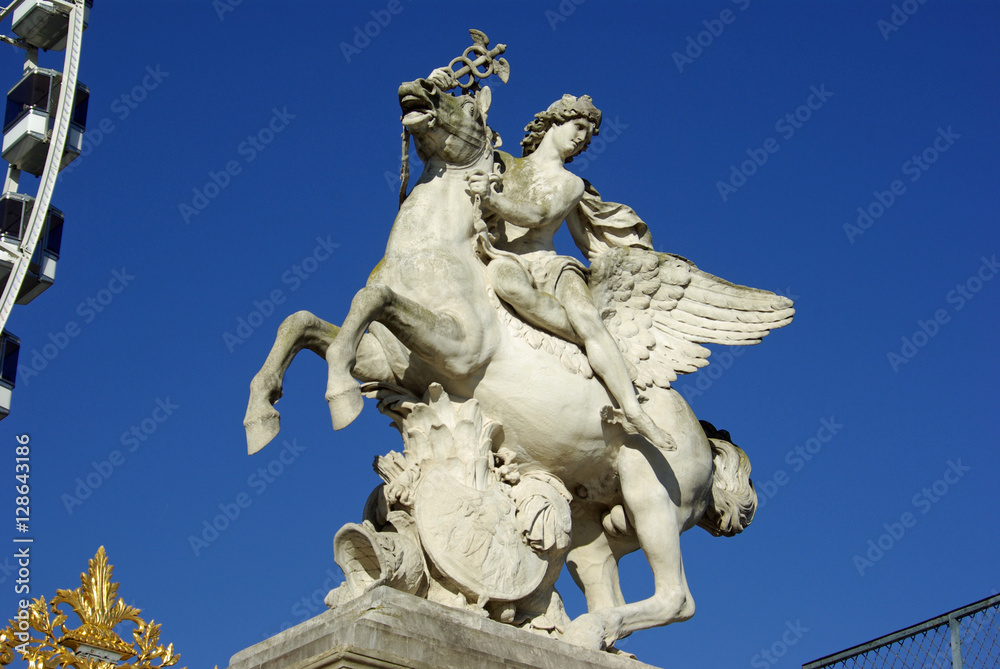 Statue équestre de Pégase et Mars au Jardin des Tuileries à Paris, France 