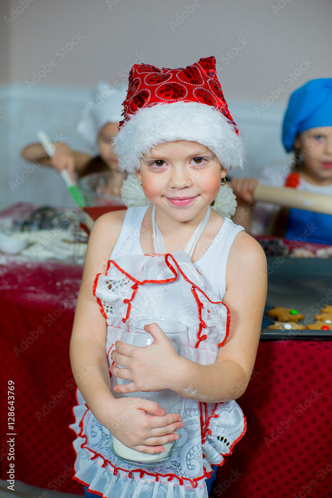 Obraz premium child baking christmas cookies