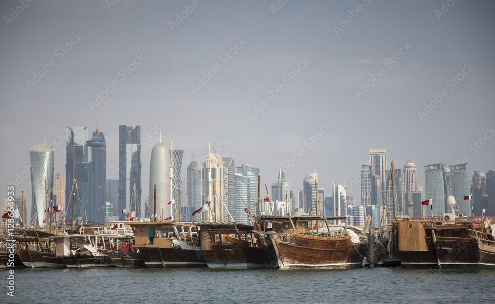 Fototapeta premium Traditiona dhow in front of Doha city scape