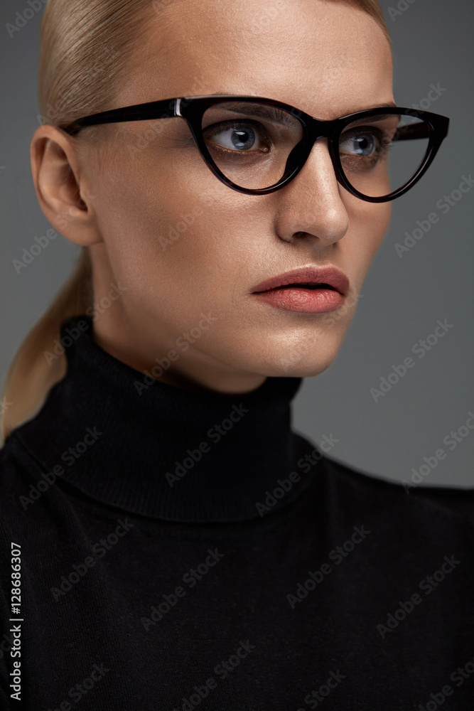 Women Fashion Glasses. Girl In Eyewear Frame, Stylish Eyeglasses Women Fashion Glasses. Girl In Eyewear Frame, Stylish Eyeglasses