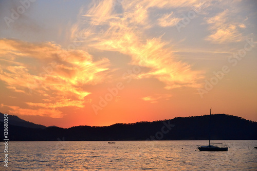 Lago al atardecer